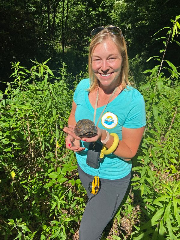 picture of Josselyn Lucas with a box turtle